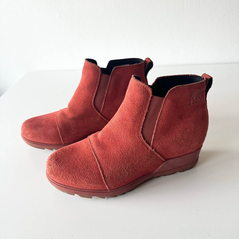 Sorel Evie Chelsea Waterproof Wedge Booties Warp Red 8.5
